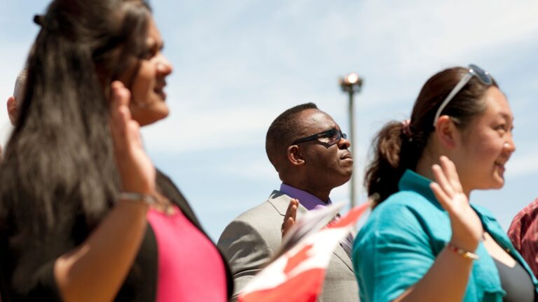 citoyenneté canadienne après résidence permanente.
