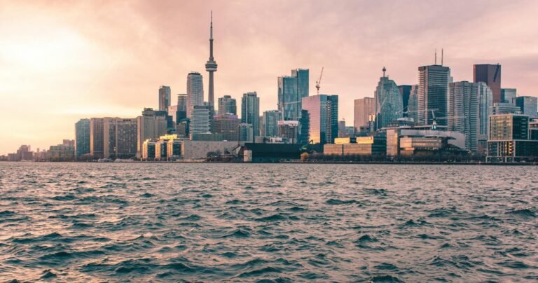 Mon permis expire dans 3 mois : quelles sont mes options pour rester au Canada légalement ?