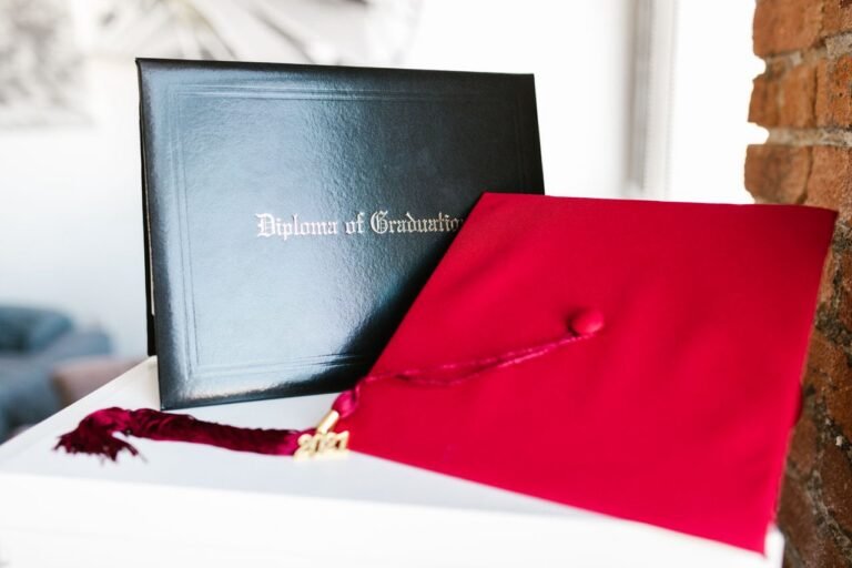 Refus de permis de travail post-diplôme : quand la résidence permanente devient inaccessible faute d’expérience canadienne